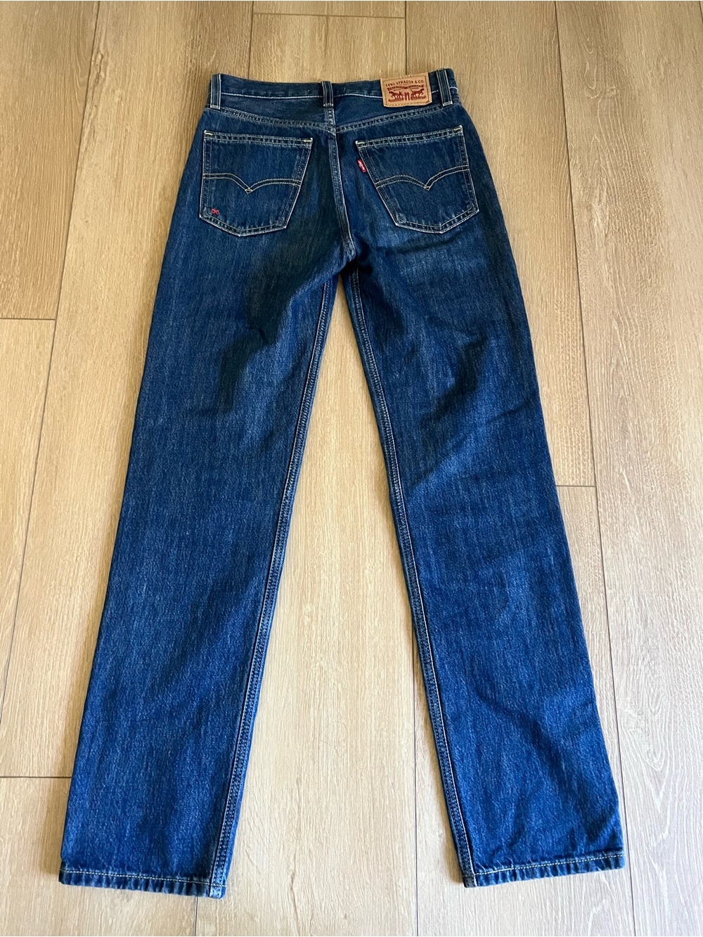 Levi’s women’s low pro straight dark wash size 24x30 - Picture 4 of 5